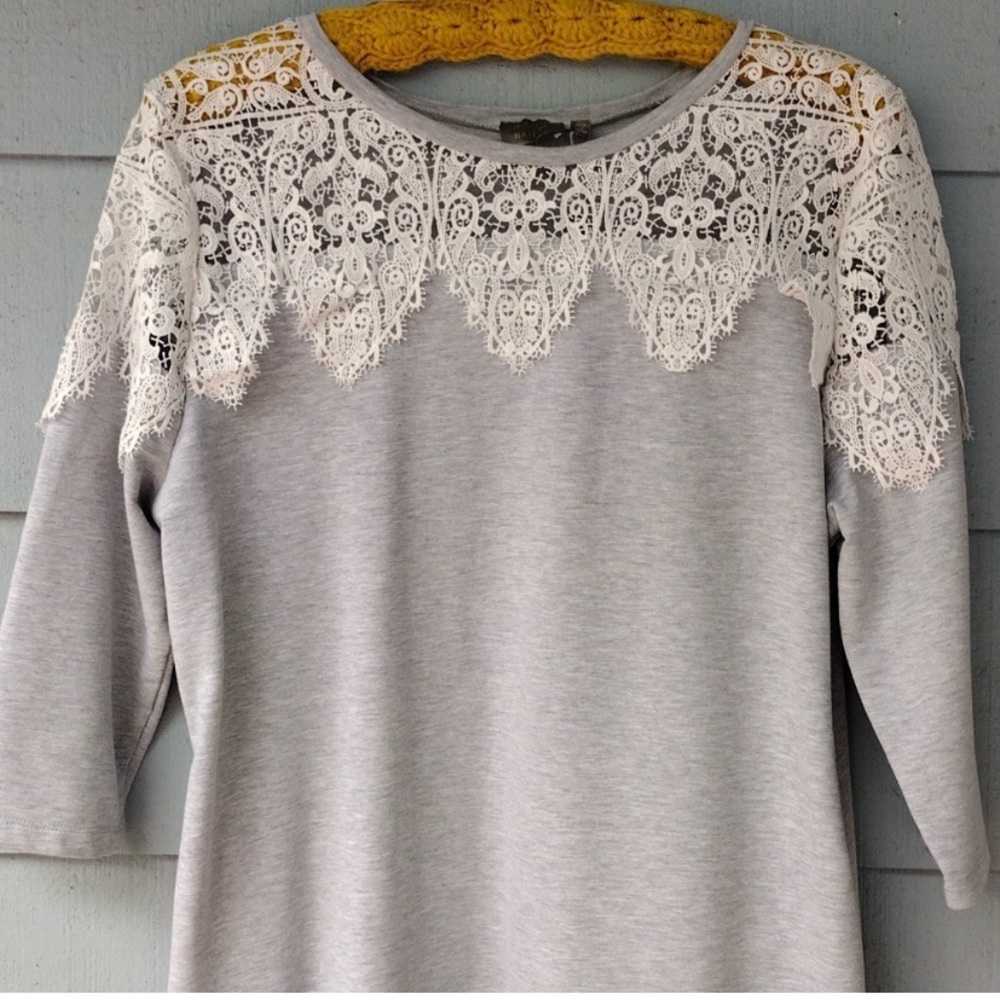 Lightweight Sweatshirt Lace 3/4 Sleeve Top with pockets by Dual Nature NWOT